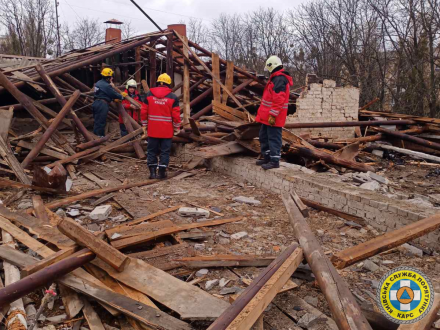 Рятувальники КАРС ліквідували наслідки ворожої атаки дронів у Солом’янському районі