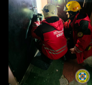 Рятувальники КАРС “Київська служба порятунку” деблокували двох жінок у різних районах столиці