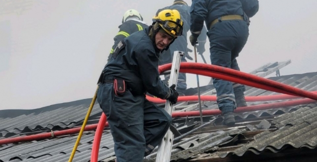 Рятувальники КАРС допомогли ГУ ДСНС ліквідувати пожежу в Подільському районі