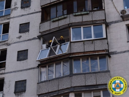 Рятувальники КАРС долучилися до ліквідації наслідків ракетної атаки на столицю