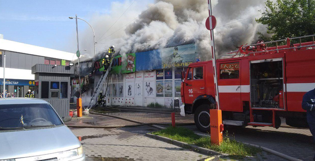 Інформація про пожежу на вул. Будівельників, 40
